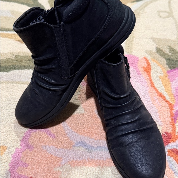 Clarks Cloudsteppers Breeze Path size 8.5 M Black textile upper side zip EUC - Picture 2 of 8